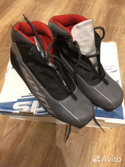 Лыжные ботинки