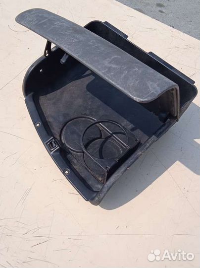 Задний бардачок с подстаканником Mitsubishi RVR Z