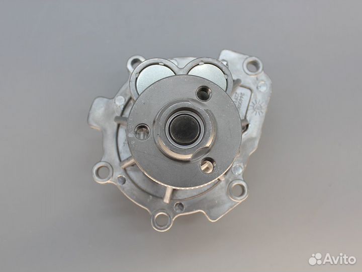 Водяной насос помпа Opel Astra Chevrolet 24405895