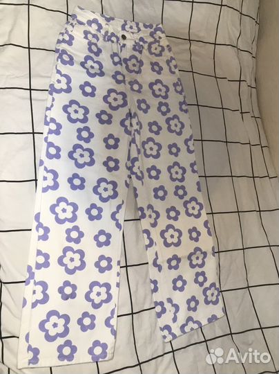 Джинсы с принтом