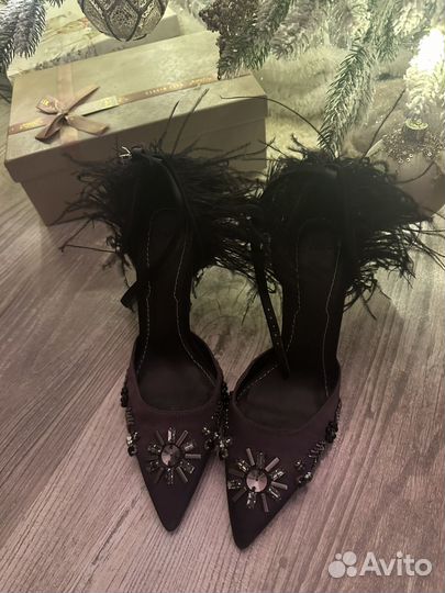 Туфли zara с перьями