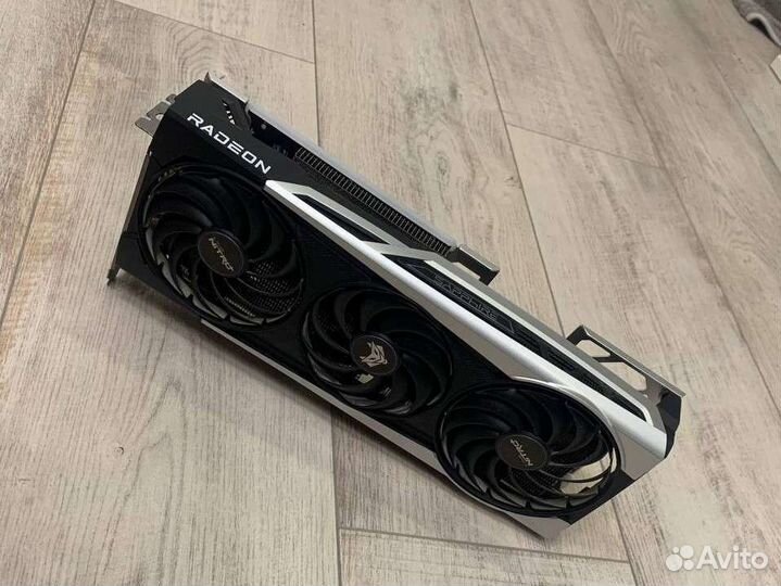 Sapphire AMD Radeon RX 6700XT nitro+