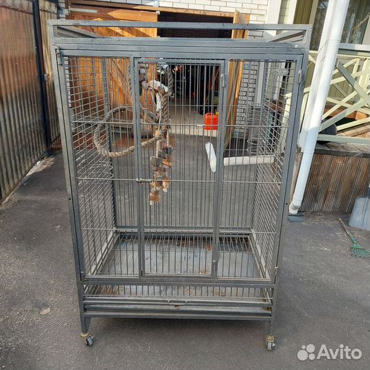 Клетка для крупного попугая