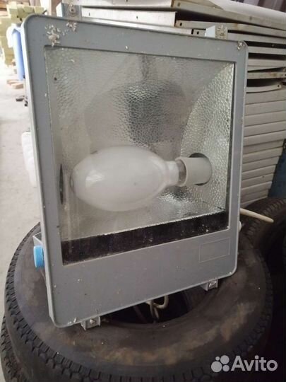 Фонарь прожектор