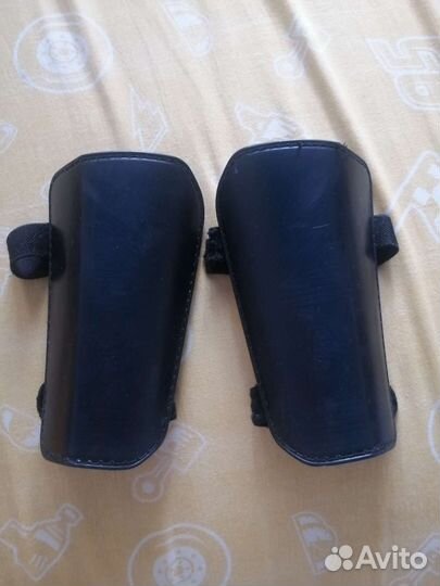 Защитные щитки футбольные