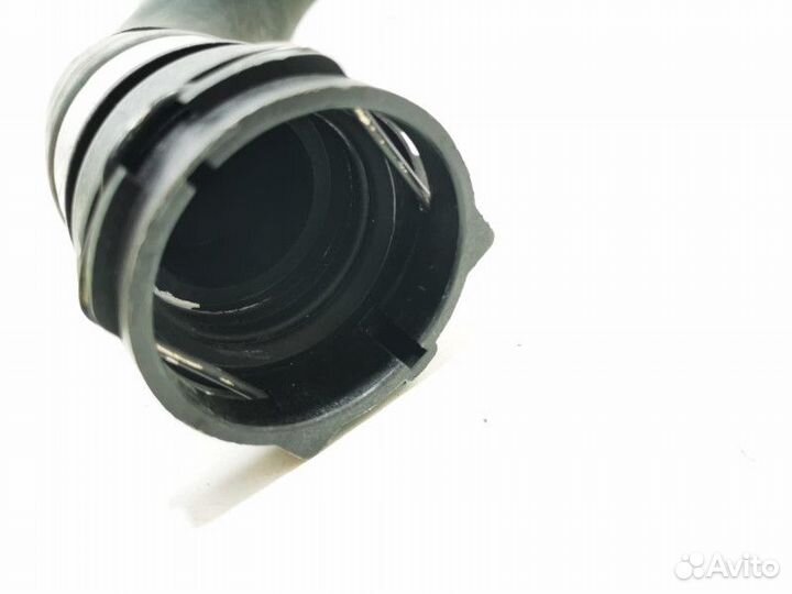 Патрубок охлаждения BMW 5 G30/G31 2018 11618572859