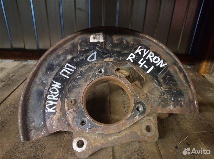 Кулак (цапфа) передний правый Ssang Yong Kyron