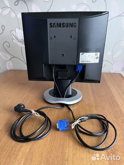 Монитор Samsung SyncMaster 721 n