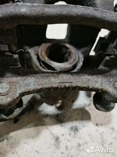 Суппорт тормозной задний левый Mercedes-Benz Vito