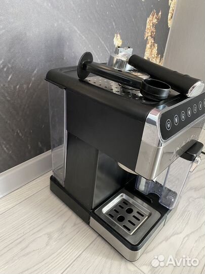 Кофеварка рожковая polaris pcm 1535e