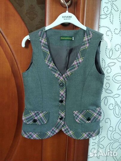 Школьная форма для девочки, р32 (брюки и жилет)