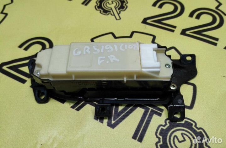 Блок управления стеклоподъемниками Lexus Gs350