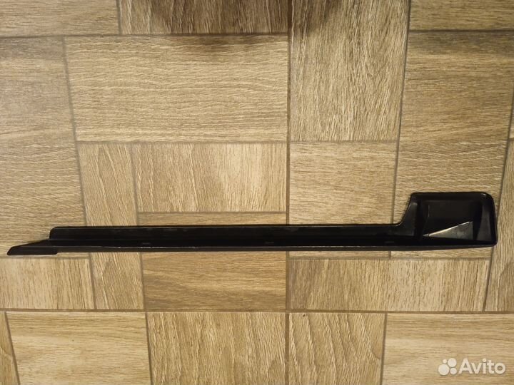 Накладка направляющей лев. сиденья Audi 100,200 C3