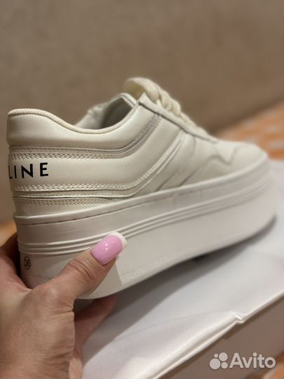 Кроссовки женские