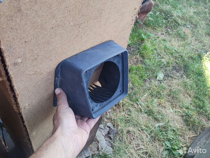 Корпус для динамика для грузовых автомобилей