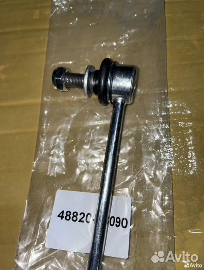 Передняя стойка стабилизатора на Toyota Camry 70