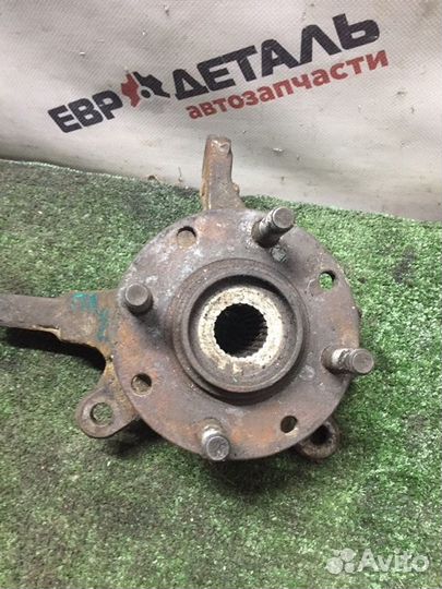 Кулак поворотный передний левый Mitsubishi Carisma