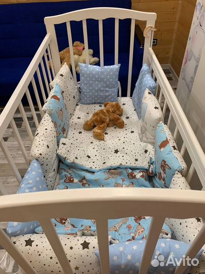 Детская кроватка на колесиках с бортами