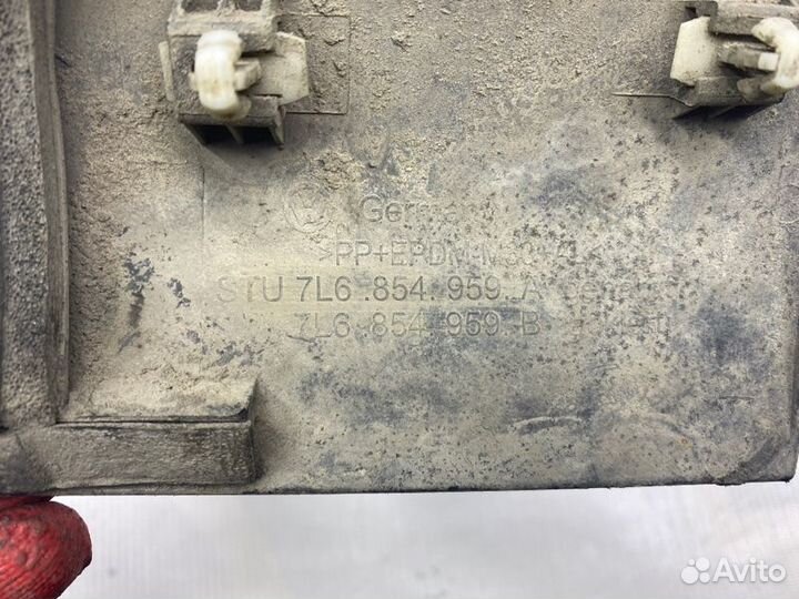 Молдинг крыла передний левый Volkswagen Touareg 1