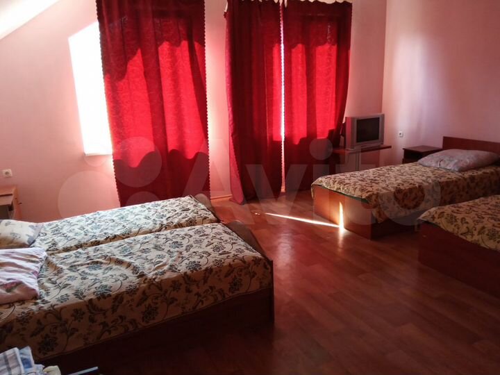 Комната 25 м² в 4-к., 1/2 эт.