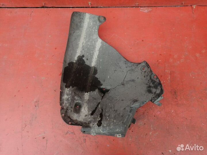 Подкрылок передний правый Mercedes-Benz E-Class