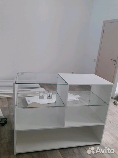 Витрина стеклянная