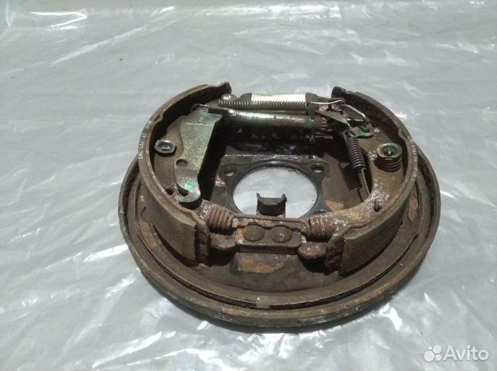 Механизм стояночного тормоза задний правый