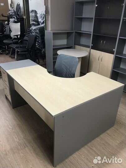 Стол офисный