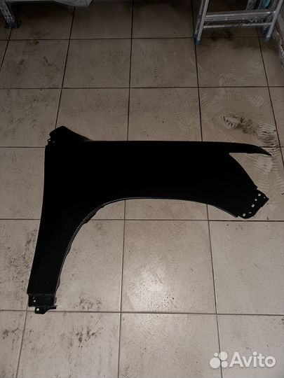 Крыло toyota Land cruiser 200