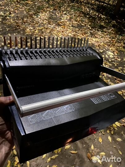 Брошюратор brauberg