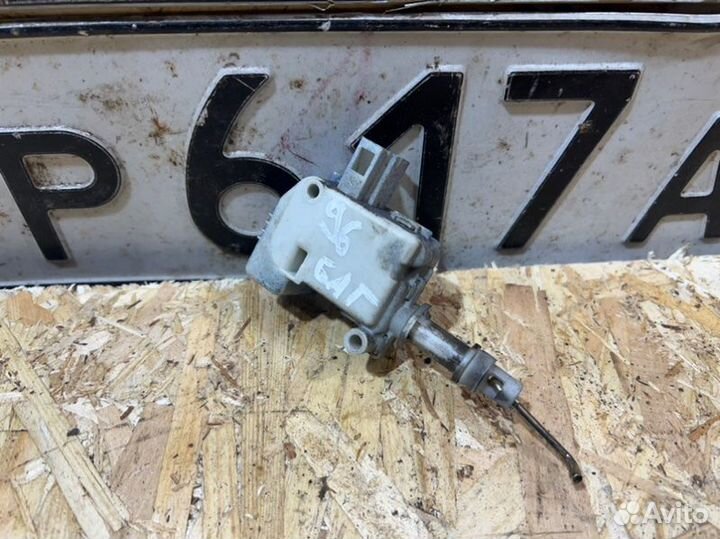 Актуатор лючка бензобака Skoda Octavia Tour 1.6