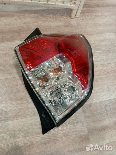 Задний правый стоп сигнал для симметрии