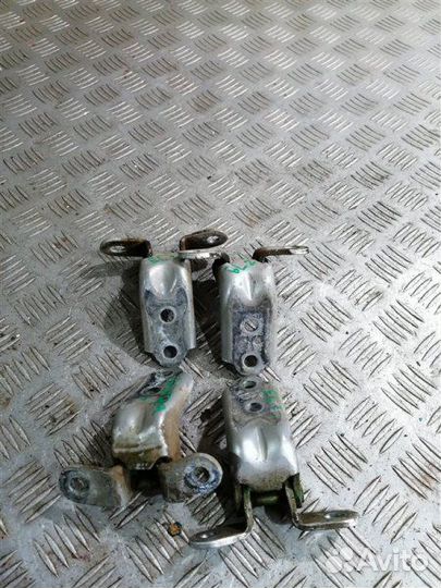 Петля двери Hyundai Elantra HD G4GC 2007