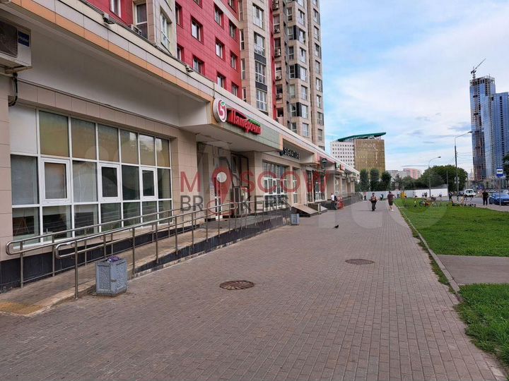 Продам торговое помещение, 490 м²