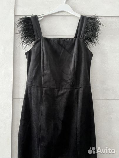 Платье нарядное 42 44 с перьями