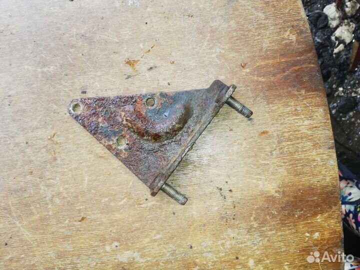 Кронштейн крепление Нива Шевроле