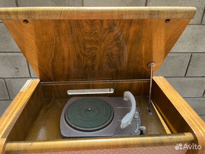 Радиола СССР Волга. Хорошее состояние