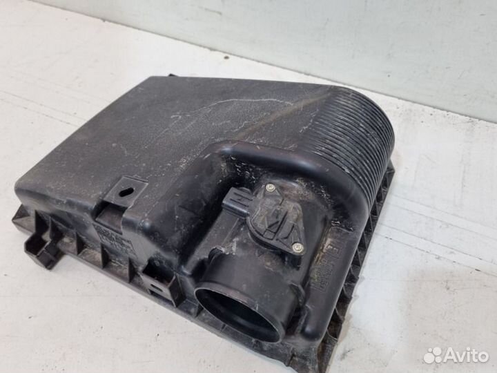 Крышка воздушного фильтра передняя Toyota Hilux 9