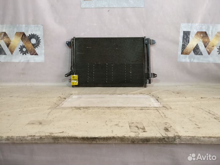 Фольцваген Джета 2011- Радиатор кондиционера 17589