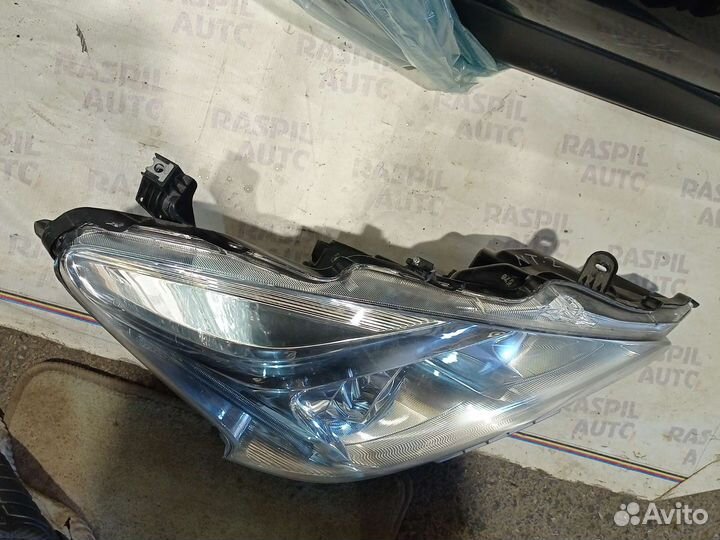 Фара правая Nissan Teana L33