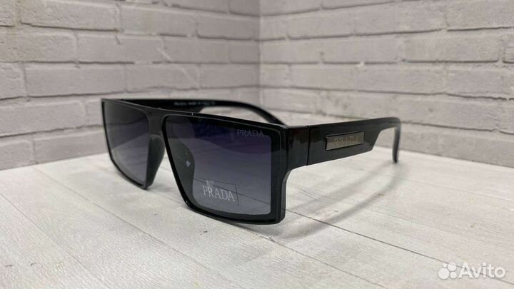 Солнцезащитные очки prada