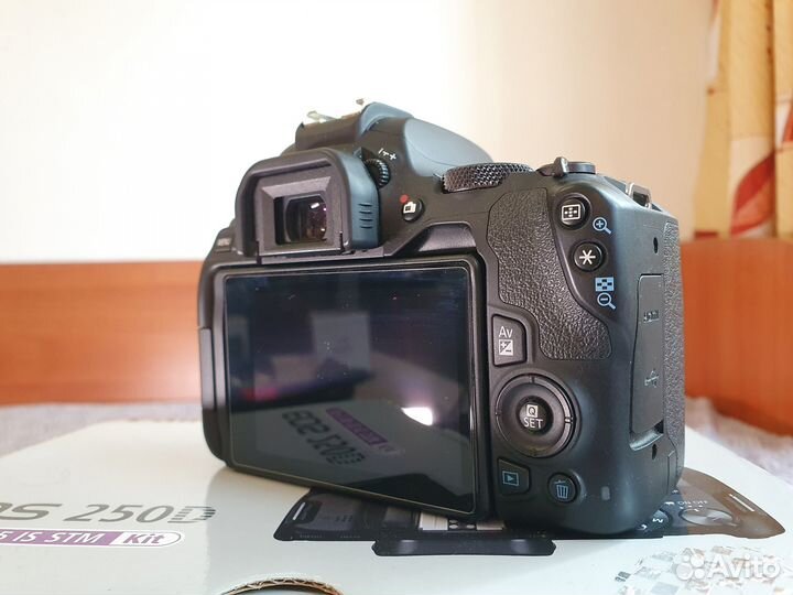 Canon EOS 250D Kit 18-55mm IS STM + допы