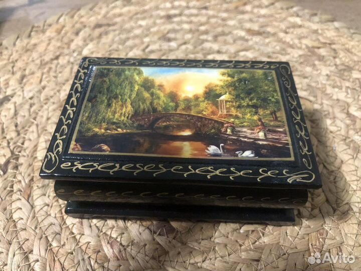 Деревянная шкатулка для украшений