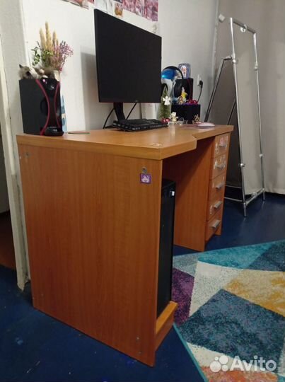 Компьютерный стол