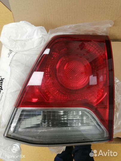 Задний фонарь в крышку багажника правый LC 200