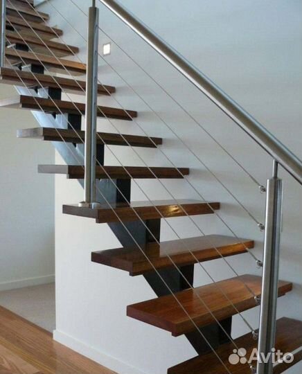 Каркас из метала Забежной Лестницы на Второй Этаж