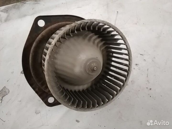 Mitsubishi Pajero I мотор печки