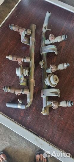 Топливная рампа с фарсунками на subaru tribeca z30