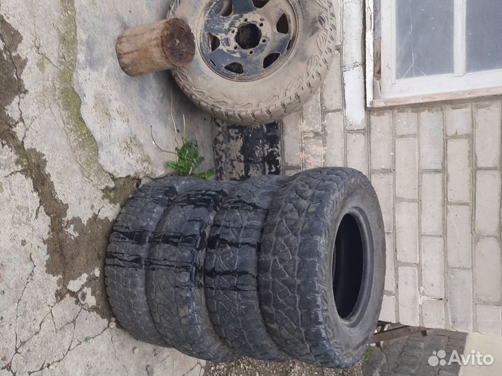 Kumho Road Venture AT 235/75 R15 107