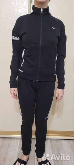 Спортивный костюм новый 44-46
